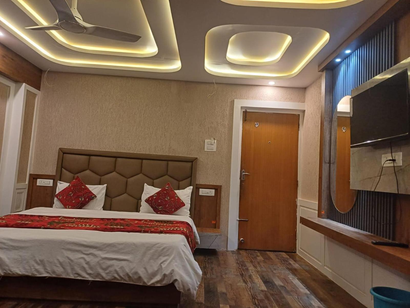 Hotel Manora Palace Srīnagar 外观 照片