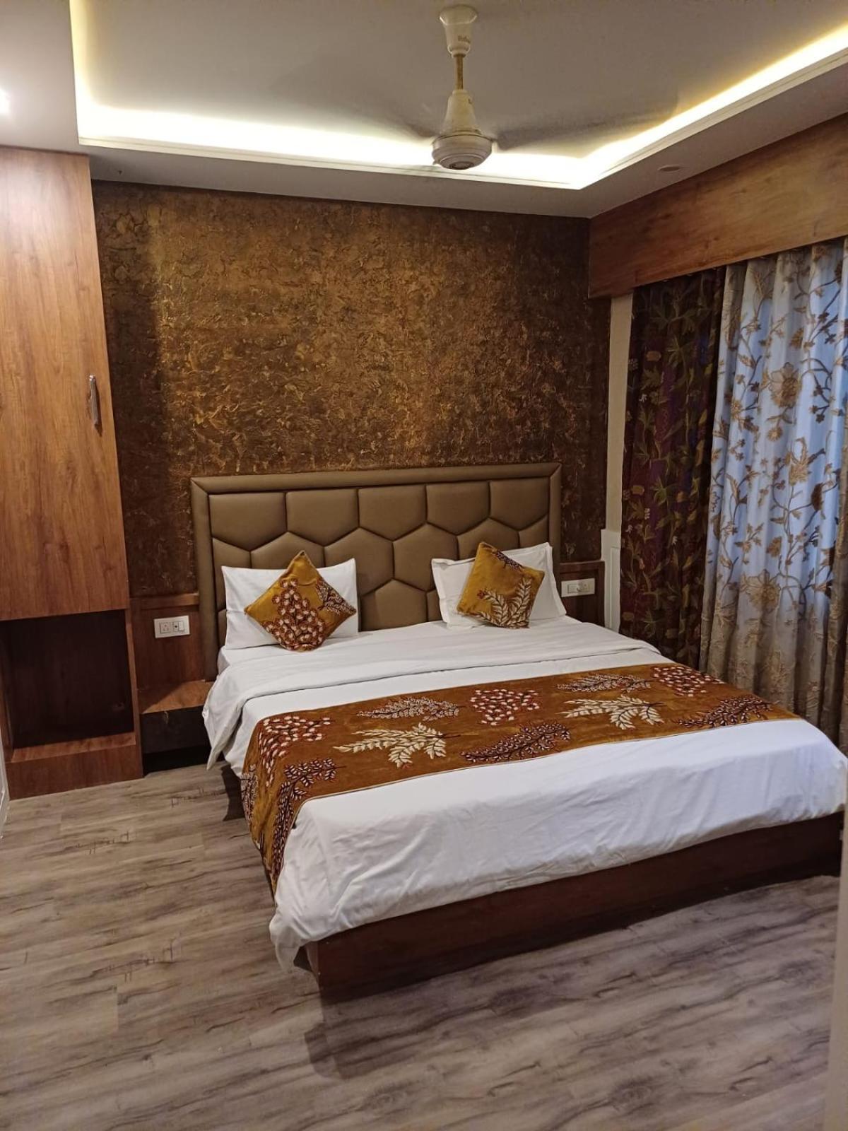 Hotel Manora Palace Srīnagar 外观 照片