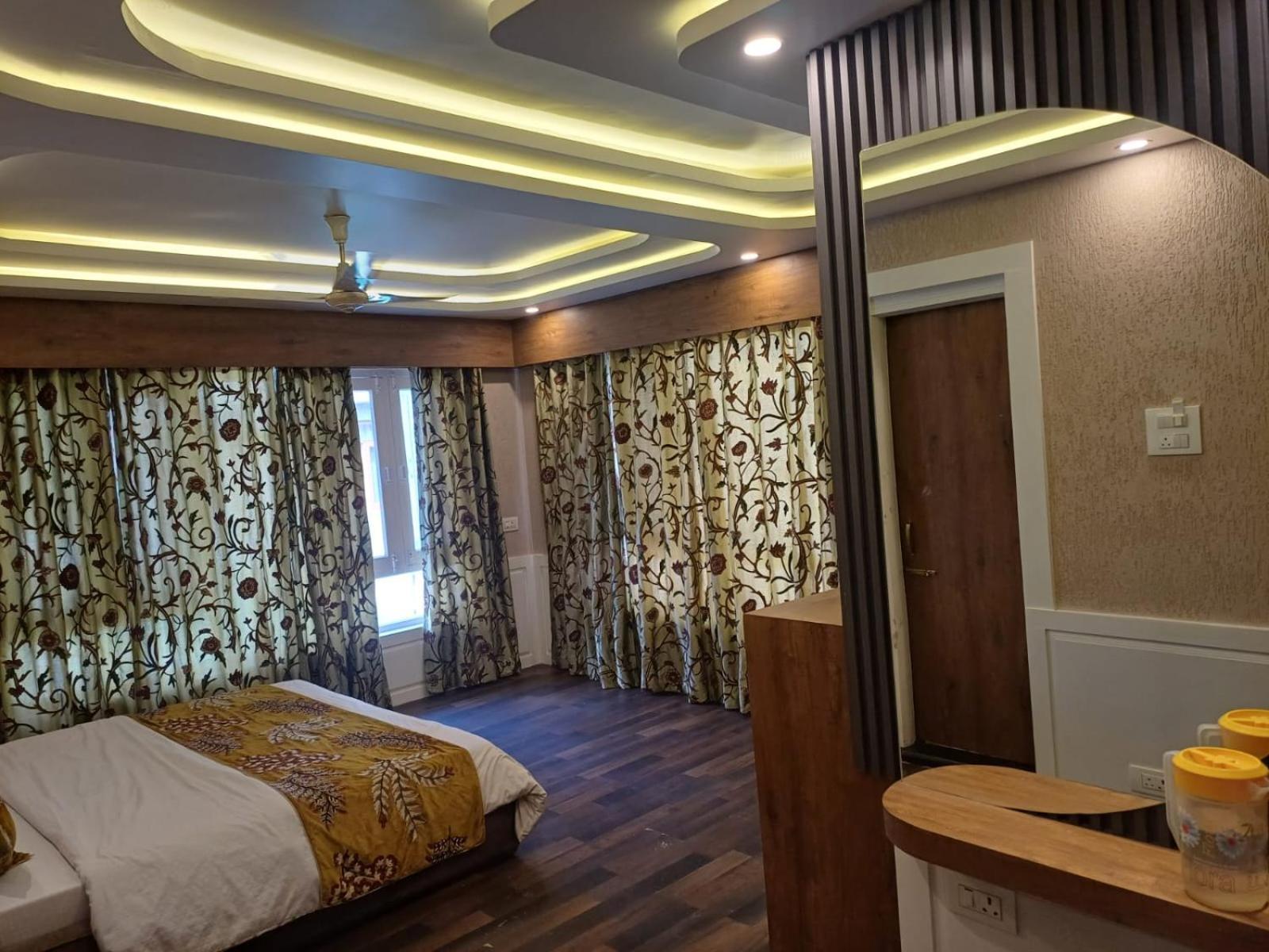 Hotel Manora Palace Srīnagar 外观 照片