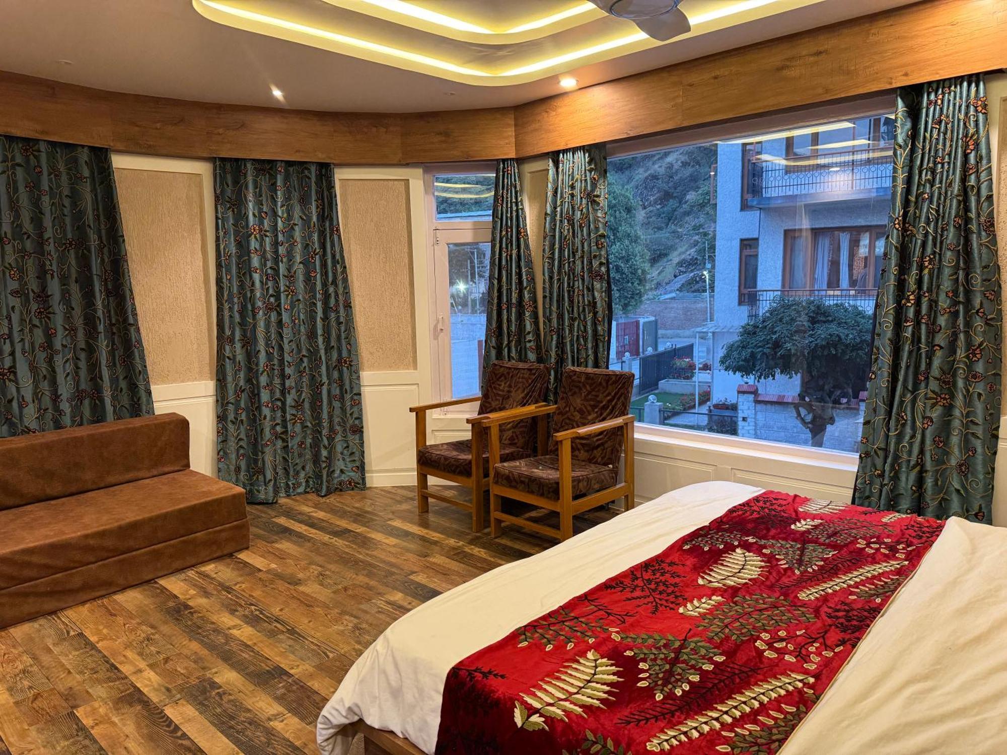 Hotel Manora Palace Srīnagar 外观 照片
